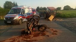 Traktor w dwóch częściach. Po zderzeniu z samochodem osobowym [zdjęcia]