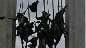 Na moment ustawiania rzeźb inicjatorzy budowy pomnika zaprosili do Wolicy Śniatyckiej dziennikarzy i zorganizowali konferencję prasową, aby oficjalnie zaprosić wszystkich na uroczystości 27 i 28 sierpnia