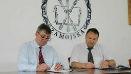 Z lewej rektor Paweł Skrzydlewski