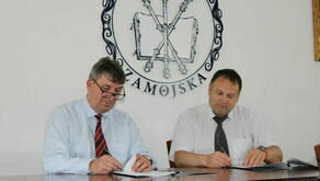 Z lewej rektor Paweł Skrzydlewski