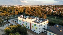 Przedszkolaki będą miały lepsze warunki, a Szkoła Podstawowa nr 14 więcej miejsca, bo przejmie sale dotychczas zajmowane przez najmłodsze dzieci – przekonuje prezydent Krzysztof Żuk. Nowy rok szkolny nie zacznie się jednak z nowymi meblami, bo trzeba będzie na nie poczekać nawet do drugiej połowy października