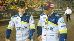 Dominik Kubera (z prawej) w rozmowie z Mateuszem Cierniakiem.