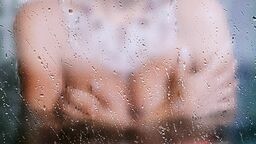 27 proc. badanych Polaków deklarowało, że myje się co najmniej 2 razy dziennie