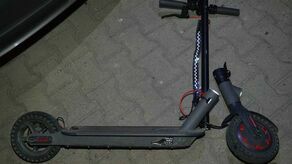 Kiedy skręcał w lewo, zderzył się z mężczyzną na hulajnodze. Jedna osoba w szpitalu