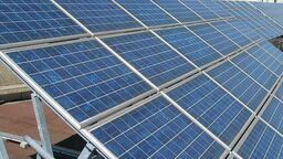 Na dachu przewidziano panele fotowoltaiczne. 