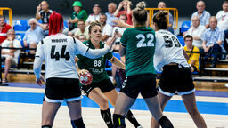 W rozegranym na początku sierpnia spotkaniu MKS FunFloor Perła z Piotrcovią Piotrków Trybunalski nie brakowało walki

