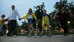 Łańcuch solidarności na placu Litewskim