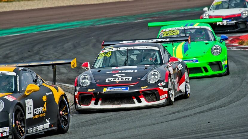 Karol Kręt bardzo dobrze spisuje się w serii Porsche Sports Cup Deutschalnd<br />
<br />
