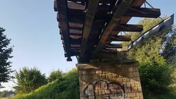 Niewiele brakowało, żeby wiadukt runął na jezdnię