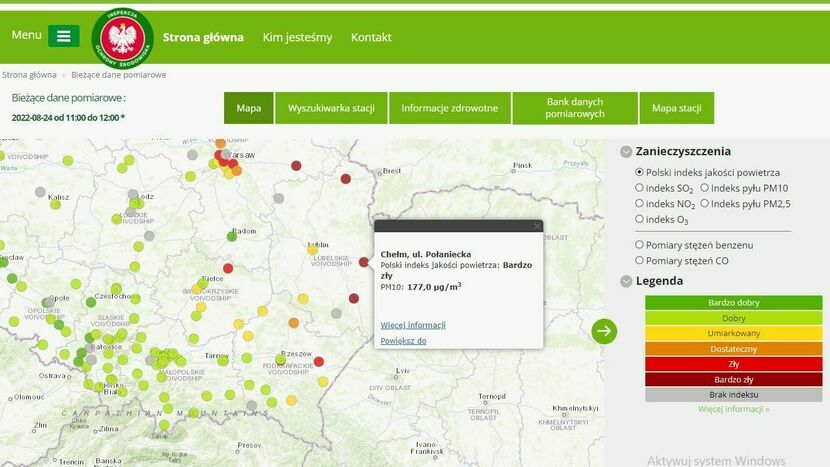 Czerwone kropki na mapie to Biała Podlaska, Chełm i Zamość. Według GIOŚ w tych miastach przekroczony jest tzw. poziom informowania o pyle PM10