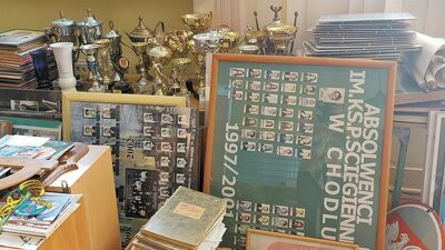 Aktualny stan gromadzenia pamiątek po wieloletniej działalności szkoły w Chodlu