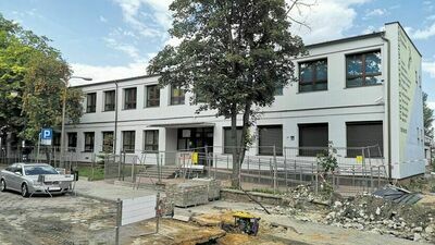 Opóźni się też przeprowadzka dwóch przedszkoli, które mają trafić na Farbiarską z ul. Bronowickiej i Dożynkowej.