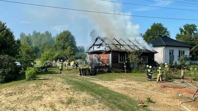 W jednej chwili straciła wszystko. Dom spłonął doszczętnie