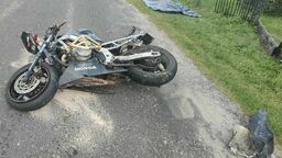 Młody motocyklista rozbił się na ogrodzeniu. Gdyby uszanował wyrok sądu, by żył