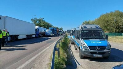 Zniecierpliwienie, protest i postulaty polskich przewoźników. Zablokowali dojazd do granicy z Ukrainą
