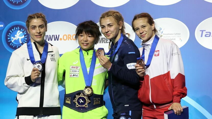 Angelina Łysak (pierwsza z prawej) z Cementu Gryfa Chełm zdobyła brązowy medal podczas MŚ w Serbii