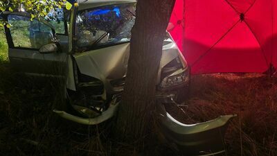 Opel uderzył w drzewo. Nie żyje 45-letni mieszkaniec Lublina 