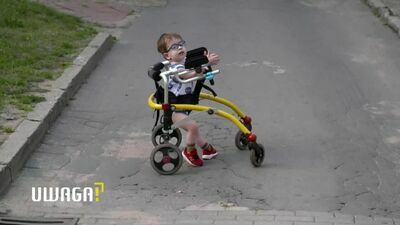 3,5-letni Filipek szuka kochających rodziców. "Szczebelki szpitalnego łóżka to całe jego życie"