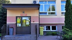 Uczniowie mogą przed lekcjami sprawdzać jakoś powietrza koło szkoły