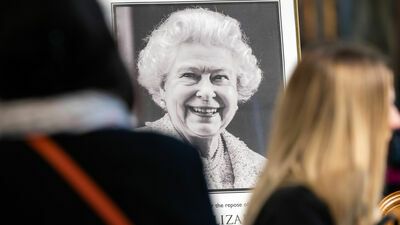 „Królowa dotarła do domu”. Pogrzeb Elżbiety II. Zdjęcia