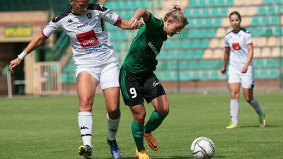 Klaudia Fabova (z prawej) zdobyła dwie bramki w meczu w Szczecinie

