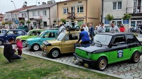 5-osobowa rodzina jeździła nim na wakacje. Fiat 126p wrócił w rajdzie Malucha