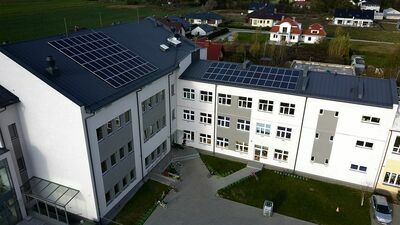 Pracownicy Szkoły Podstawowej w Kalinówce opiekują się i uczą łącznie 667 uczniami i przedszkolakami