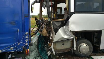 Wypadek z udziałem autobusu ze szkolną wycieczką. Droga w powiecie chełmskim zablokowana