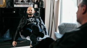 kadr z filmu Niewidzialna wojna