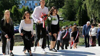 83 lata od wybuchu II wojny światowej. Oddali hołd poległym żołnierzom [zdjęcia]