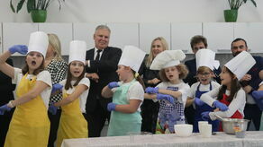 Kulinarne zajęcia na prezentację przygotowały panie Katarzyna Czuchaj, Edyta Gomułka  i Joanna Stefanowska, a dzieci upiekły „śpiewająco” ciasto ze śliwkami i pizzę