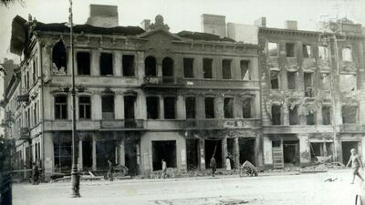 Róg ulic Krakowskie Przedmieście i Kościuszki w Lublinie, fotografia zbombardowanego we wrześniu 1939 Lublina