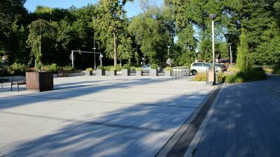 Tu już nie jest plac po PKS - jak powszechnie nazywają go mieszkańcy Nałęczowa. Zgodnie z wolą radnych miejsce to nosi teraz nazwę Placu Zdrojowego