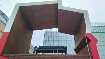 Albo jej nie lubią, albo pokochali za mocno. Ławka-Polska w Lublinie już uszkodzona