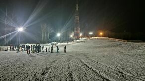 Stok w Kumowej Dolinie obecnie nie posiada systemu naśnieżania. Moment jego uruchomienia zależny jest od warunków pogodowych
