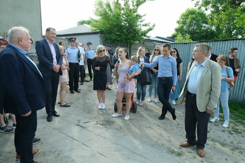 Zastępca prezydenta Lublina Artur Szymczyk podczas czerwcowego spaceru na Tatarach