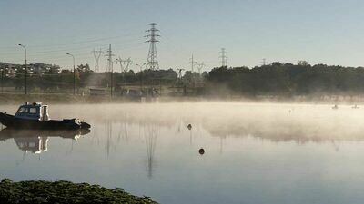 Panowie spotkali się na rybach. Zaskoczyli ich z samego rana