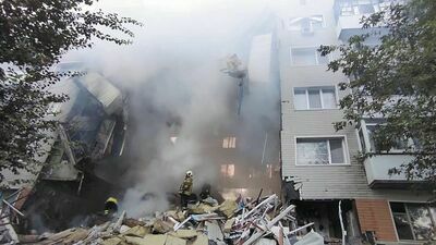 Rosjanie cały czas atakują cele cywilne: w nocy 15 września, w wyniku rosyjskiego nalotu w mieście Bachmut, częściowo zniszczony został 5-piętrowy budynek mieszkalny.