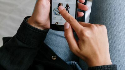 Mieszkanka Puław sukienki nie sprzedała, straciła dużo pieniędzy