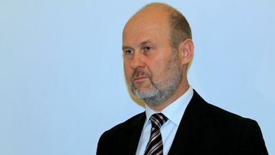 Janusz Wawerski, szef rady powiatu oraz starosta puławska, Danuta Smaga, zaproponowali radnym uhonorowanie ich wszystkich krzyżami zasługi nadawanymi przez Prezydenta RP