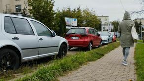 Kolejną zmianą jest włączenie do płatnej strefy (a konkretnie Podstrefy D) kilku miejsc postojowych w zatoczce na ul. Prusa. W czwartek nie było tu jeszcze parkomatu