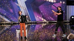 Po występie Miłosza Bachonko jeden z prowadzących program „Mam Talent” – Michał Kempa – użył złotego przycisku 