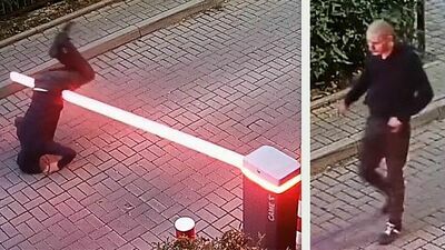 Zawisł na szlabanie. Policja szuka mężczyzny z monitoringu 