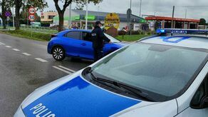 Ruchem w miejscu zdarzenia kierują policjanci. Ulica Piasecka jest całkowicie zamknięta