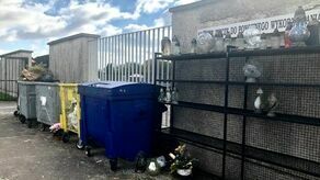 Regał na znicze do ponownego wykorzystania na cmentarzu przy ul. Braterstwa Broni w Zamościu jest jeden. Na nekropolii przy ul. Lubelskiej w Biłgoraju nawet trzy, dwa przy tzw. Lapidarium, a jeden na ul. Batorego