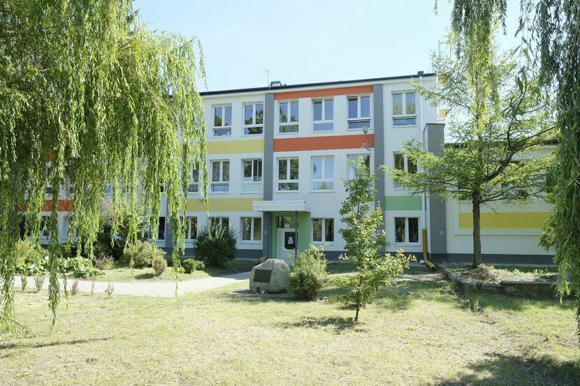 Szkoła od 1967 r. działa przy ul. Bronowickiej, od niedawna korzysta też z dodatkowych siedzib przy Krochmalnej i Kurantowej