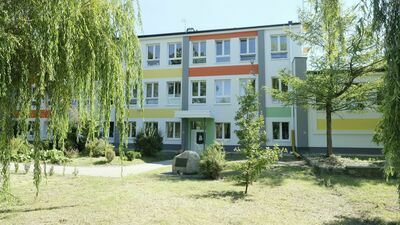 Szkoła od 1967 r. działa przy ul. Bronowickiej, od niedawna korzysta też z dodatkowych siedzib przy Krochmalnej i Kurantowej