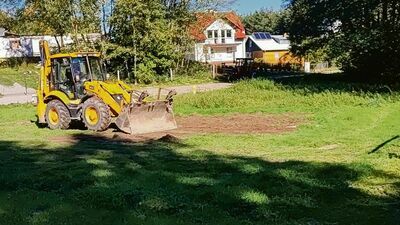 Miejsce do gry w piłkę nie będzie zastawione altaną. Wczoraj już wyrównywano doły, które powstały z myślą o inwestycji