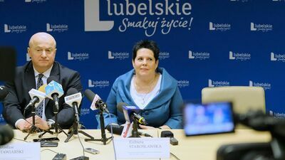 Marszałek województwa lubelskiego Jarosław Stawiarski i dyrektor COZL Elżbieta Starosławska