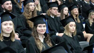 Oby chcieli zostać i nas leczyć. 361 absolwentów Uniwersytetu Medycznego odebrało dyplomy